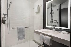 Koupelna v ubytování AC Hotel by Marriott Austin-University