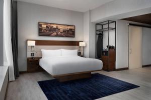Postel nebo postele na pokoji v ubytování AC Hotel by Marriott Austin-University