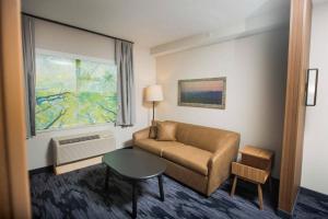 a living room with a couch and a table at Fairfield Inn & Suites by Marriott Philadelphia Broomall/Newtown Square in Broomall