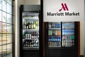 Supermarket nebo jiné obchody v  hotelu nebo okolí