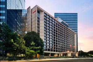 uma representação do edifício de escritórios ao anoitecer em Dallas Marriott Downtown em Dallas