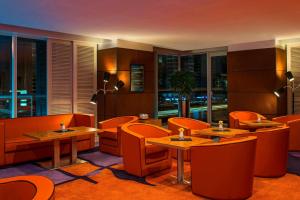 Posezení v ubytování Four Points by Sheraton Sheikh Zayed Road