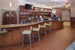 a lobby with a bar with stools in a restaurant at Courtyard by Marriott Houma in Houma