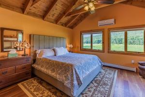 מיטה או מיטות בחדר ב-Tenwood Lodge