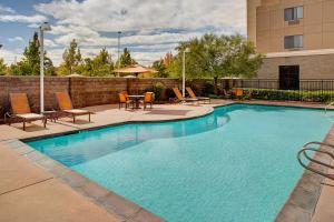 a large swimming pool with chairs and a table at Courtyard by Marriott Sacramento Midtown in Sacramento