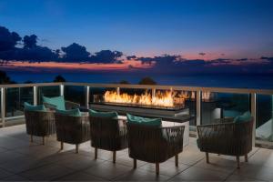 Posezení v ubytování Courtyard by Marriott Myrtle Beach Oceanfront