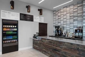 Salon ili bar u objektu Courtyard by Marriott Myrtle Beach Oceanfront