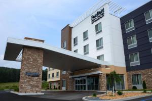 a rendering of the front of the hotel at Fairfield Inn & Suites By Marriott Somerset in Somerset