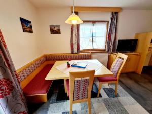 Televiisor ja/või meelelahutuskeskus majutusasutuses Appartements Luttinger