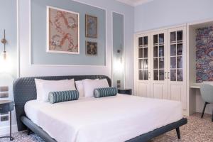 a bedroom with a large white bed with two pillows at Be Mate Ponte di Rialto in Venice