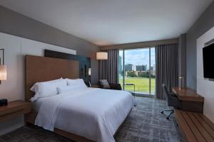 Postel nebo postele na pokoji v ubytování The Westin Irving Convention Center at Las Colinas