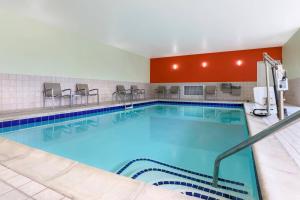 a large swimming pool in a hotel room at SpringHill Suites Boulder Longmont in Longmont