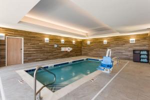 Piscina a Fairfield by Marriott Inn & Suites Columbus Canal Winchester o a prop
