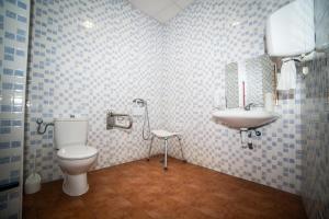 Koupelna v ubytování Albergue de Cuéllar
