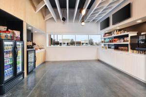 a grocery store with a refrigerator and a counter at Aloft Cincinnati West Chester in West Chester