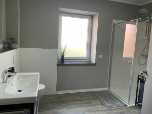 Ένα μπάνιο στο Wohnung für Berufstätige +13 φωτογραφίες