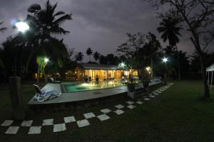 Bazén v ubytování Villa Velmarie Yoga and Ayurveda house all inclusive nebo v jeho okolí