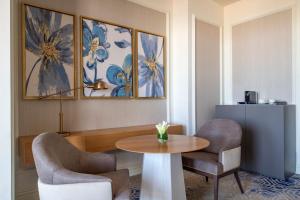 Een zitgedeelte bij The St. Regis Doha