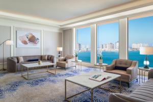 Een zitgedeelte bij The St. Regis Doha