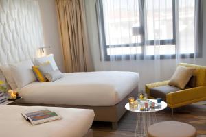Posezení v ubytování Renaissance Aix-en-Provence Hotel + 37 fotografií