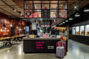 Restoran atau tempat lain untuk makan di Moxy Amsterdam Houthavens