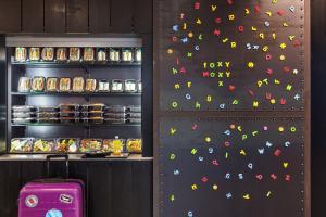 Makanan di atau berdekatan hotel