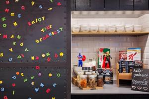 Minuman di Moxy Amsterdam Houthavens
