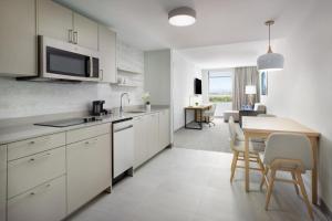 Kuchyň nebo kuchyňský kout v ubytování Residence Inn by Marriott San Juan Isla Verde