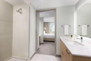 Koupelna v ubytování Residence Inn by Marriott San Juan Isla Verde