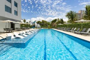 Bazén v ubytování Residence Inn by Marriott San Juan Isla Verde nebo v jeho okolí