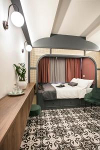 Ένα ή περισσότερα κρεβάτια σε δωμάτιο στο Athens Luxury Rooms II