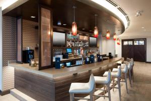 Ο χώρος του lounge ή του μπαρ στο Residence Inn by Marriott Clearwater Beach