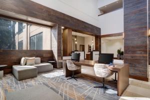 Χώρος καθιστικού στο Houston Marriott North