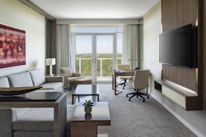 Uma TV ou centro de entretenimento em JW Marriott Orlando Bonnet Creek Resort & Spa