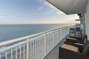 vistas al océano desde el balcón de un crucero en Residence Inn by Marriott Myrtle Beach Oceanfront, en Myrtle Beach