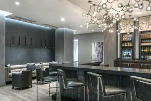 Lounge nebo bar v ubytování AC Hotel by Marriott Boston Cambridge