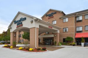 a rendering of the front of a hotel at TownePlace Suites Detroit Warren in Warren