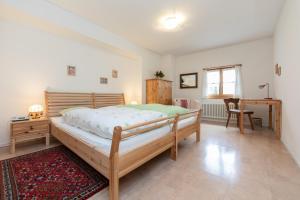 Postel nebo postele na pokoji v ubytování Apartment Puntschella Veglia