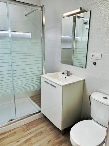 a bathroom with a toilet and a sink and a shower at Casa Mi Mona in Santa Cruz de la Palma