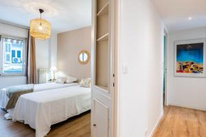 Posteľ alebo postele v izbe v ubytovaní 3-Br Apartment Steps from Palais des Festivals