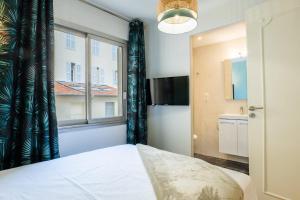 Posteľ alebo postele v izbe v ubytovaní 3-Br Apartment Steps from Palais des Festivals