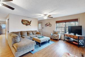 Μια τηλεόραση ή/και κέντρο ψυχαγωγίας στο Lone Star Lake House