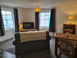 a living room with a couch and a table at Beautiful Apartment 3 Mins To The Beach in St. Leonards