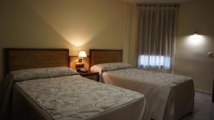 Posteľ alebo postele v izbe v ubytovaní Hotel Puente Romano