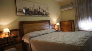 Posteľ alebo postele v izbe v ubytovaní Hotel Puente Romano