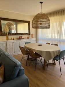 a living room with a table and chairs and a couch at Porto Plage de Matosinhos in Matosinhos