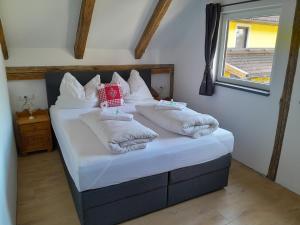 Postel nebo postele na pokoji v ubytování Ferienhaus Kolbnitz