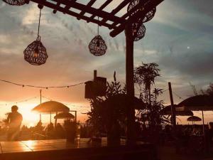 Επισκέπτες που μένουν στο Have a nice stay! -The Birdhouse, Tiny home close to the beach