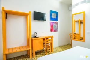 TV a/nebo společenská místnost v ubytování Lia Art Hotel