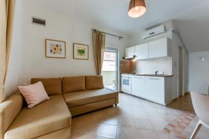 a living room with a couch and a kitchen at Zara 2 in Kruševo